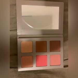 Iconic London face palette